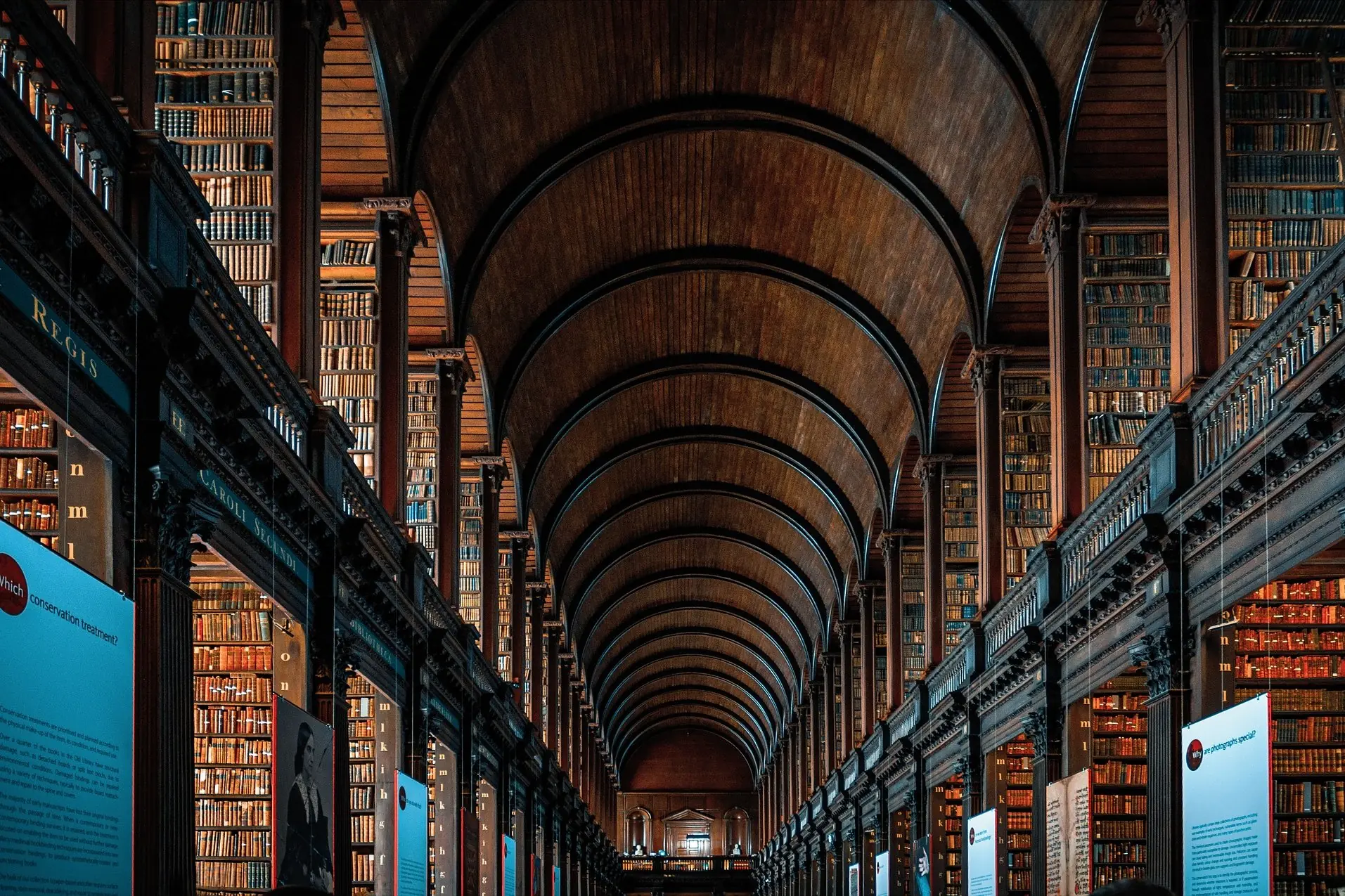 トリニティ・カレッジ図書館　ダブリン　アイルランド